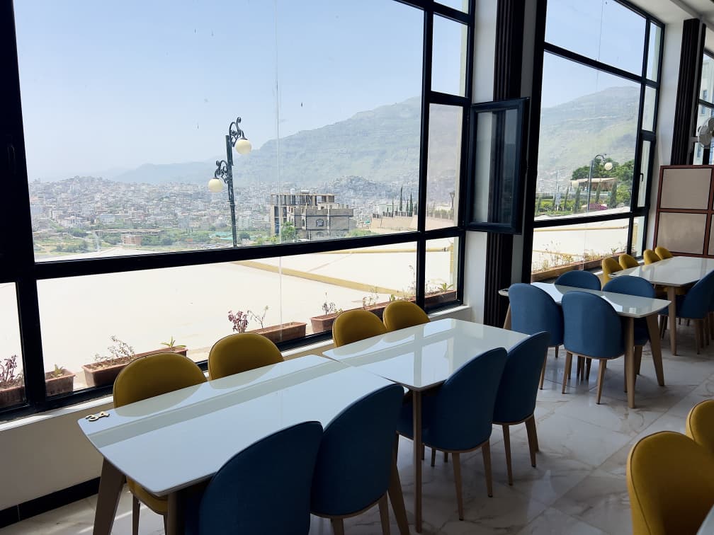 أجنحة ملكية