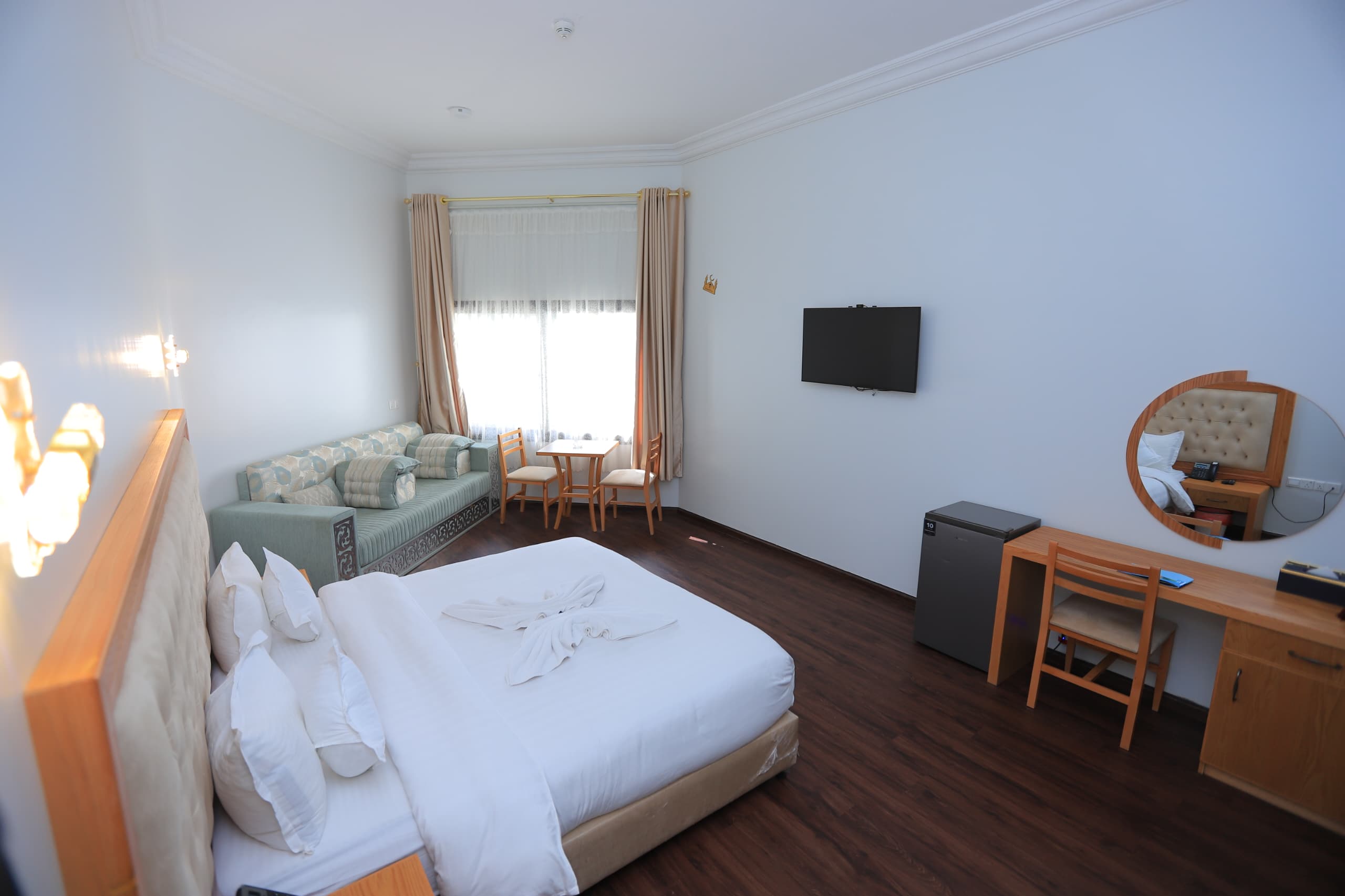 أجنحة ملكية