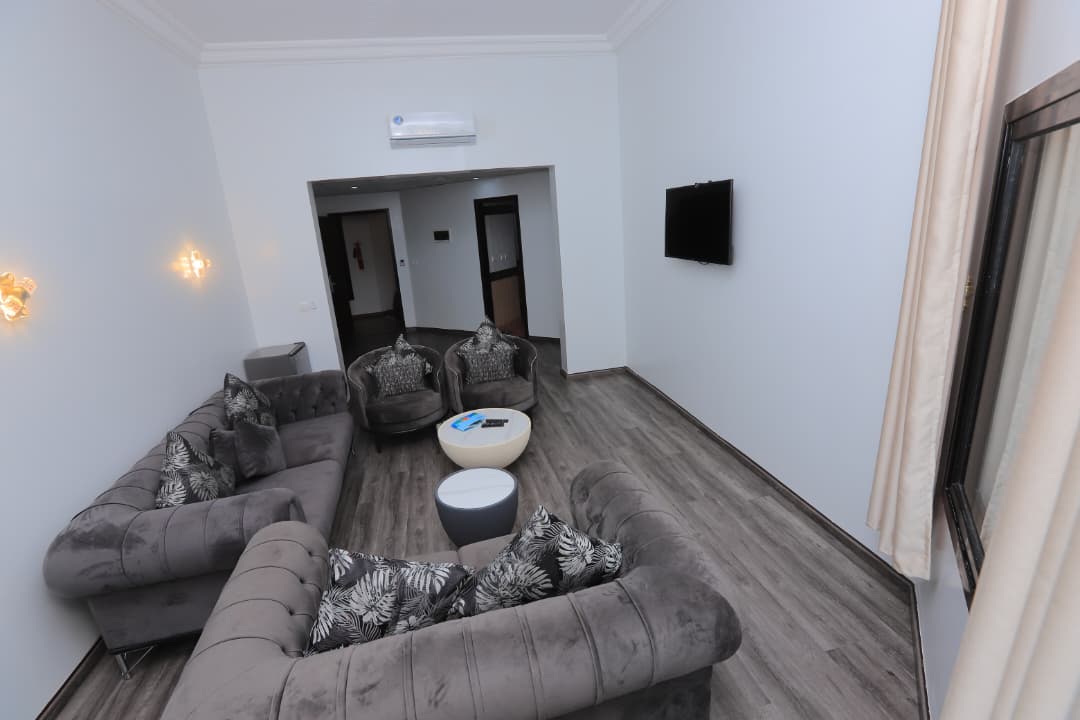 أجنحة ملكية