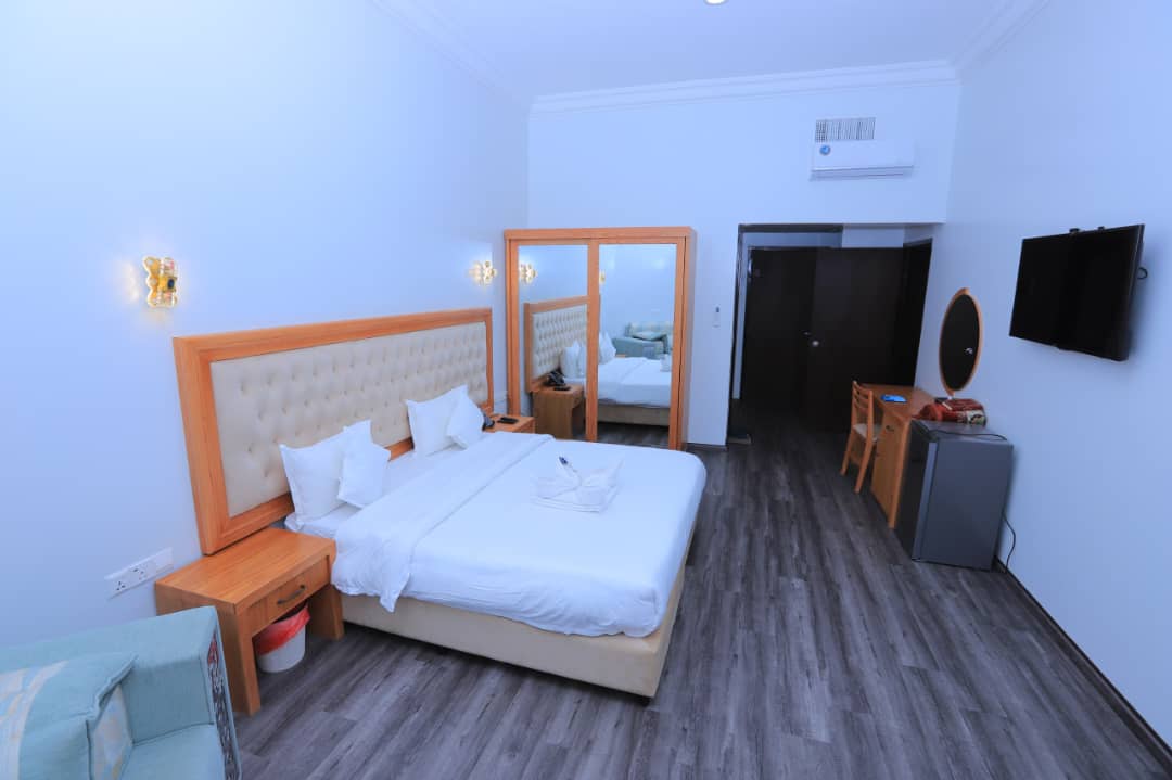 أجنحة ملكية