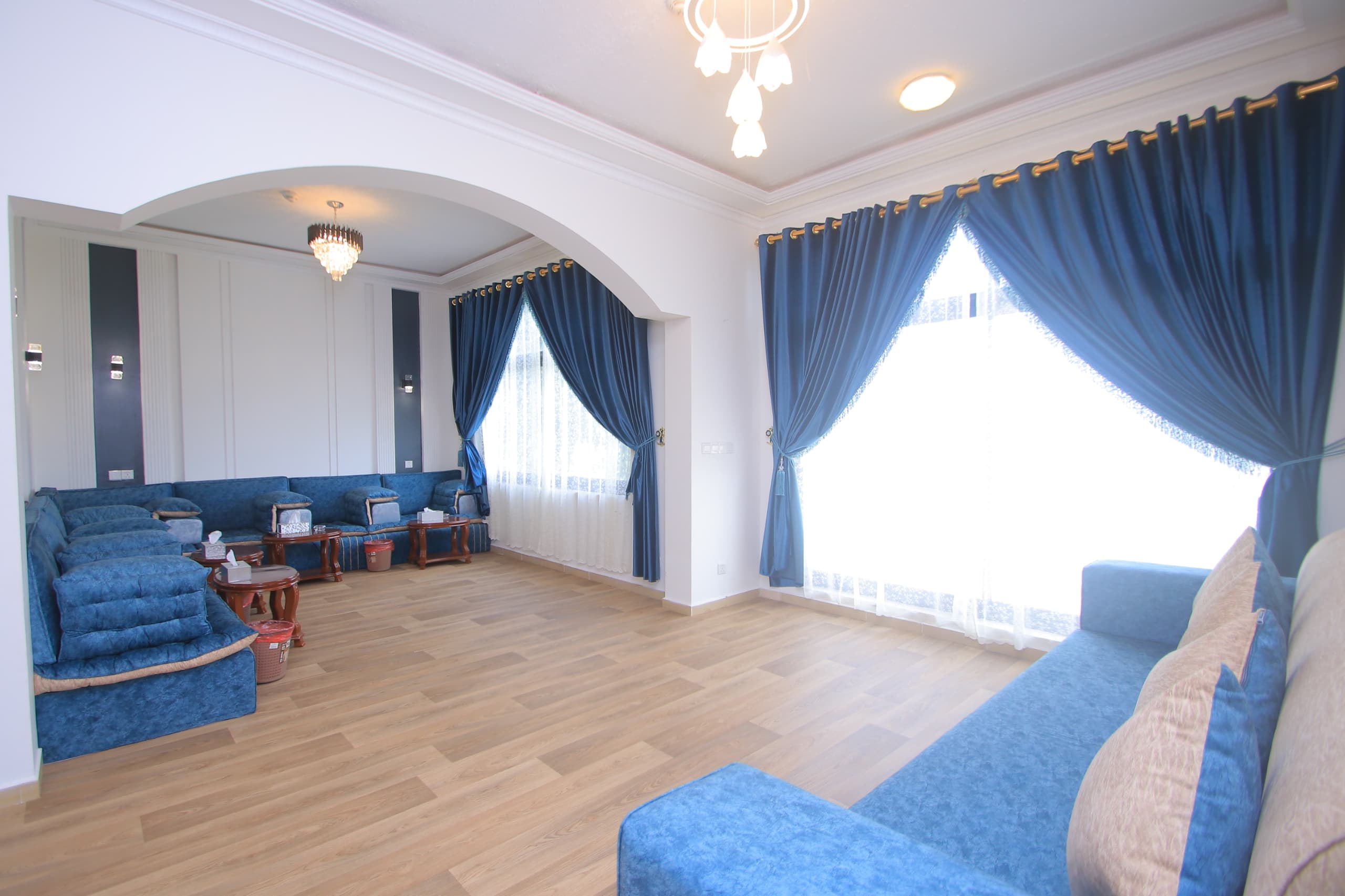 أجنحة ملكية