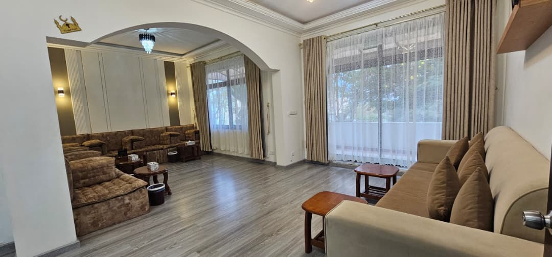 أجنحة ملكية